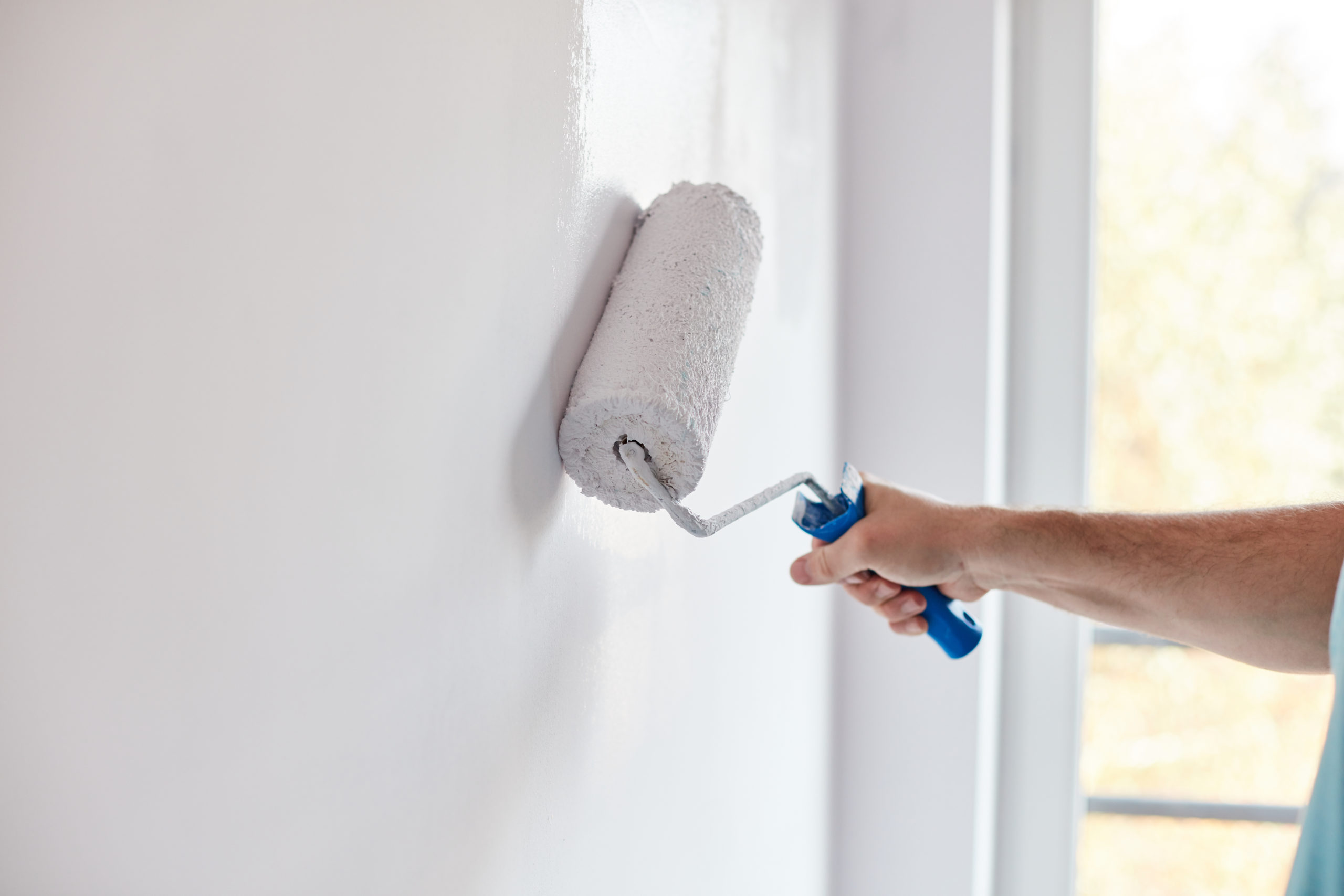 Male,Hand,Painting,Wall,With,Paint,Roller.,Painting,Apartment,,Renovating Painting services